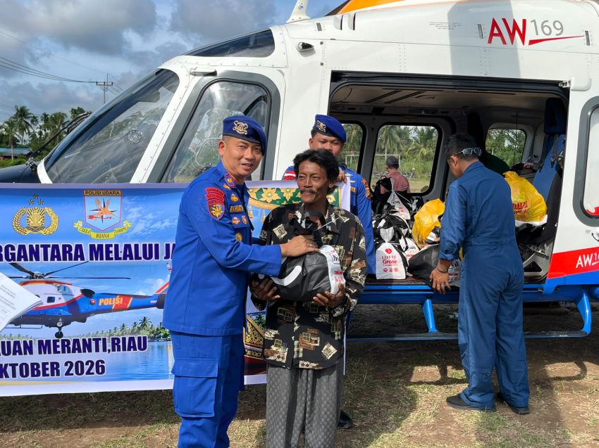 Polmas Dirgantara Hadir di Meranti, Korpolairud Baharkam Polri Salurkan Puluhan Pekat Sembako buat Warga